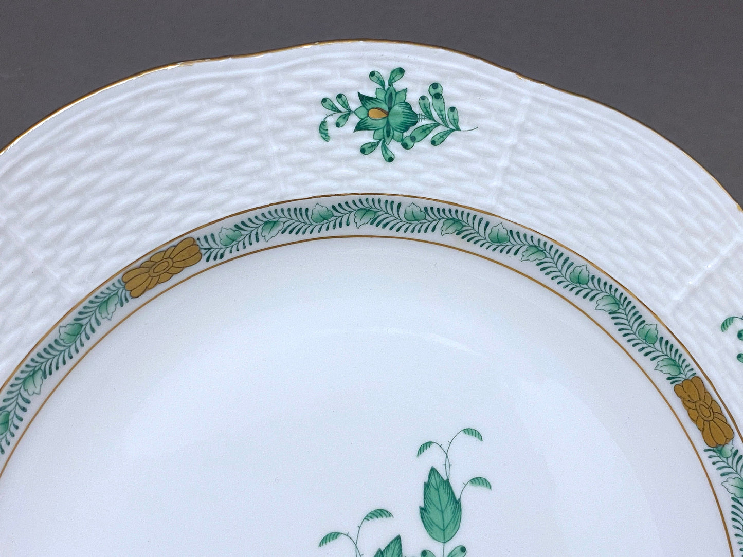 A pair of Herend Chinese Bouquet Apponyi Green dinner plate 10'', 524/AV, mint