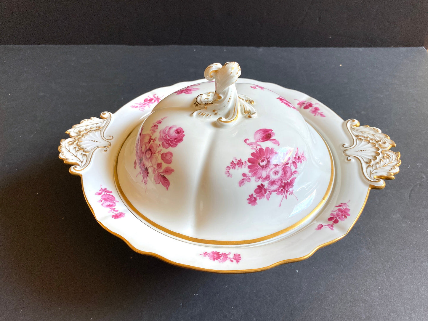 A stunning MEISSEN "flower boutique " Purple lidded tureen with leaf handles , gold accent, 1st choice, excellent