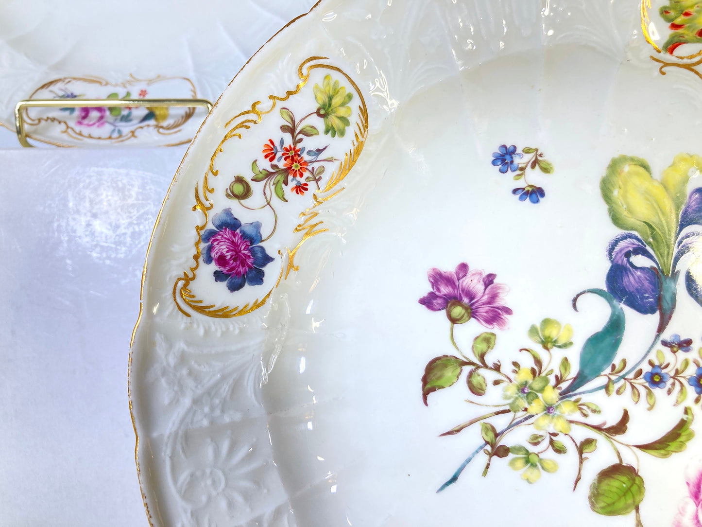 Set of 10 x antique Meissen (1815-1860) 9.5'' plates, hand-painted floral motif and gold rim, exquisite