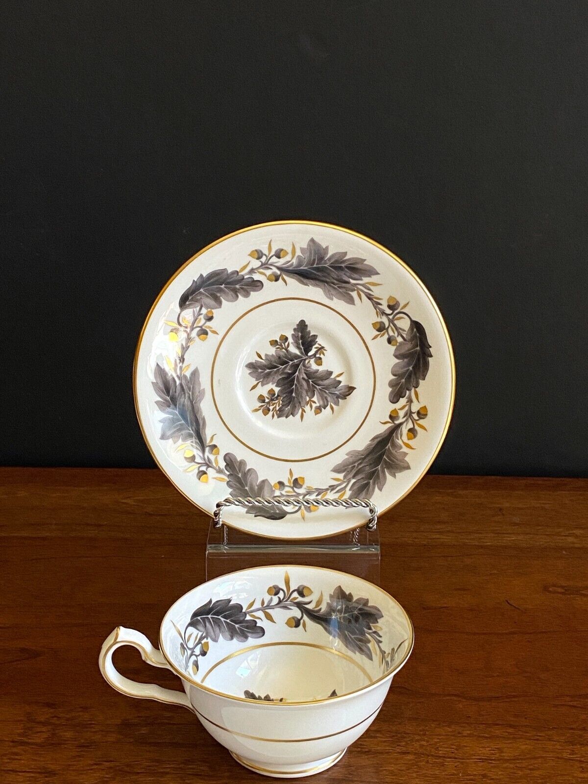 Exquisite Royal Crown Derby Portman Oak teacup W/saucers,set 5, Gold accent,nice