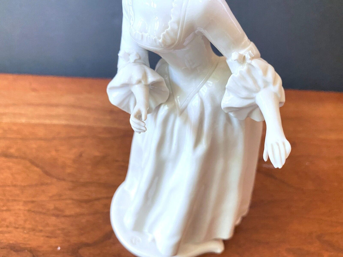 Nymphenburg Germany Franz Antonio Bustelli figurine Commedia dell'Arte -Isabella