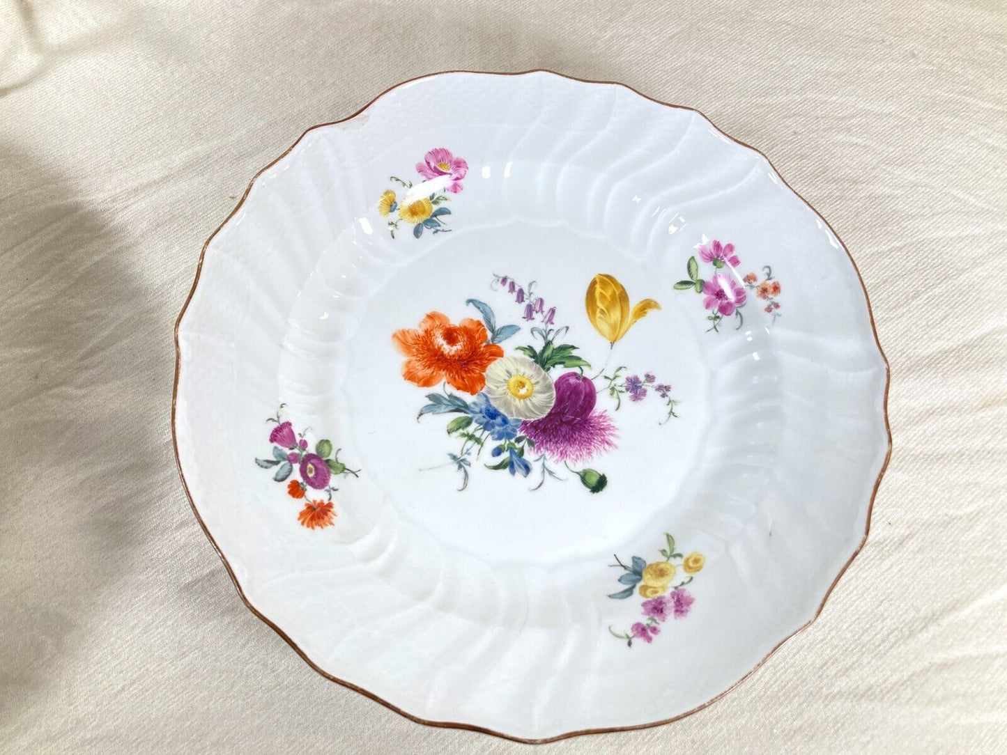 Set of 7 x antique Meissen (1725-1774 ) rimmed plates, flowers paintings, 1st