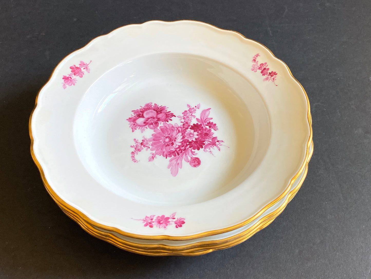 Gorgeous MEISSEN "flower boutique " Purple rimmed soup bowls, gold rim, set of 5, 1st choice, excellent