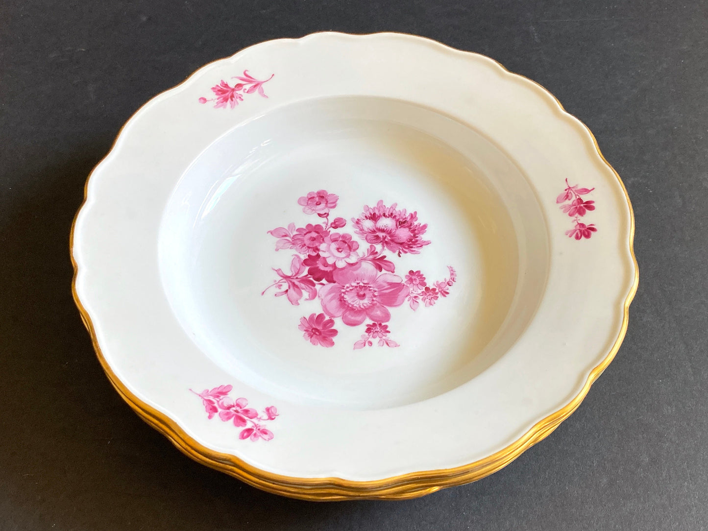 Gorgeous MEISSEN "flower boutique " Purple rimmed soup bowls, gold rim, set of 5, 1st choice, excellent