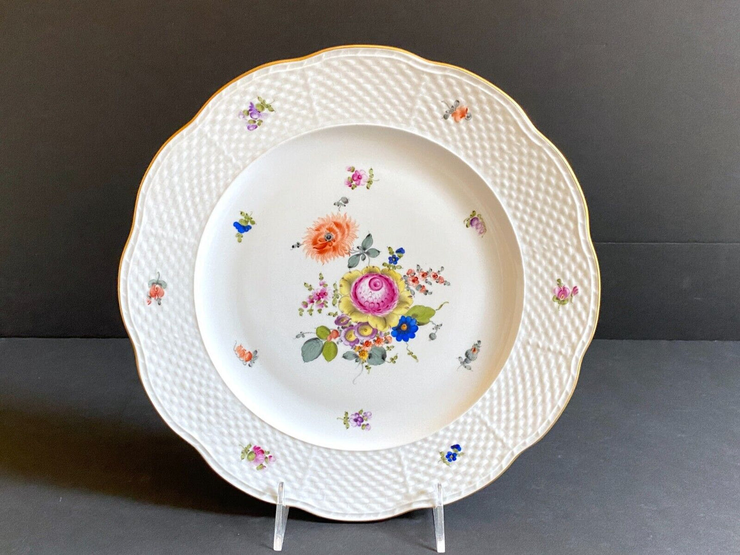 Set 4 Herend "Bouquet of Flowers" (BHR 527) dinner plates ,hand-painted flower