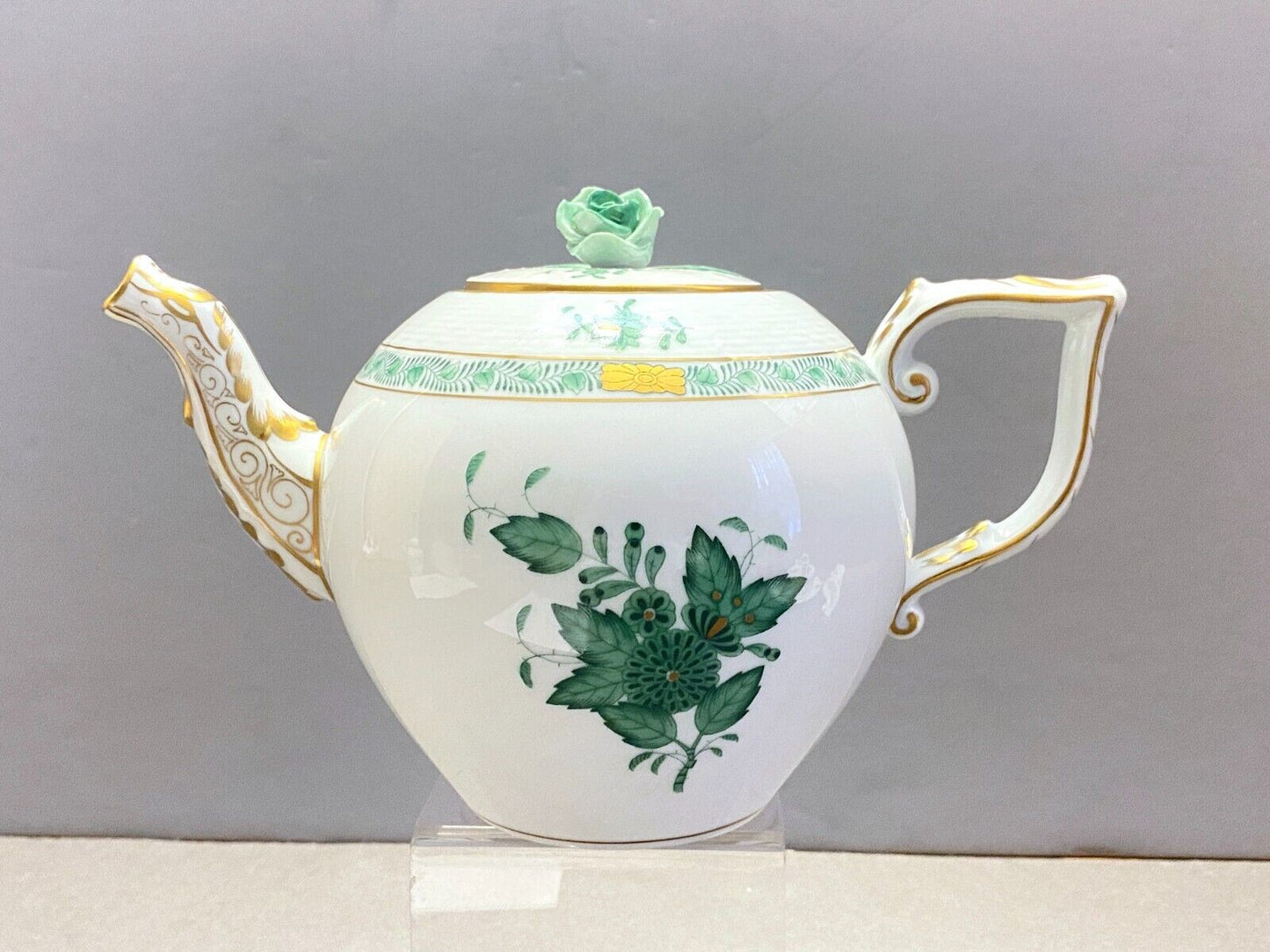 Herend "Chinese Bouquet" Apponyi teapot,,603/AV, 27 OZ. mint condition