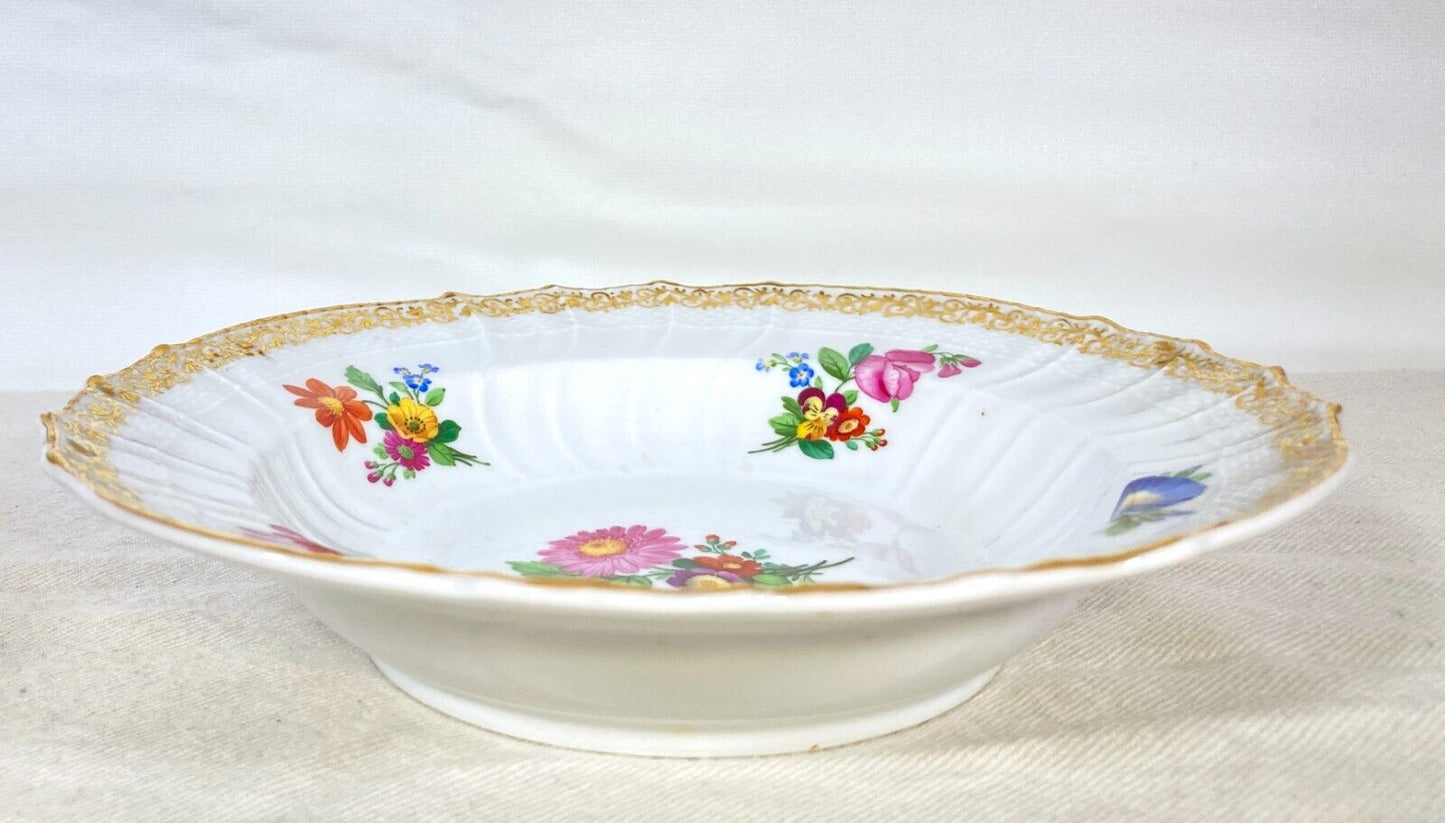 1830s 4 x KPM Berlin Rococo style bowls, flower painting and gilding rim, rare