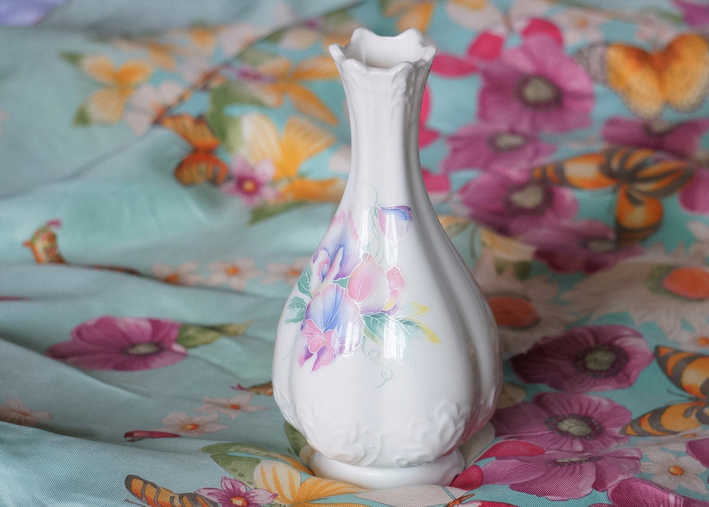 Aynsley Little Sweetheart VICTORIAN VASE bone china, made in England