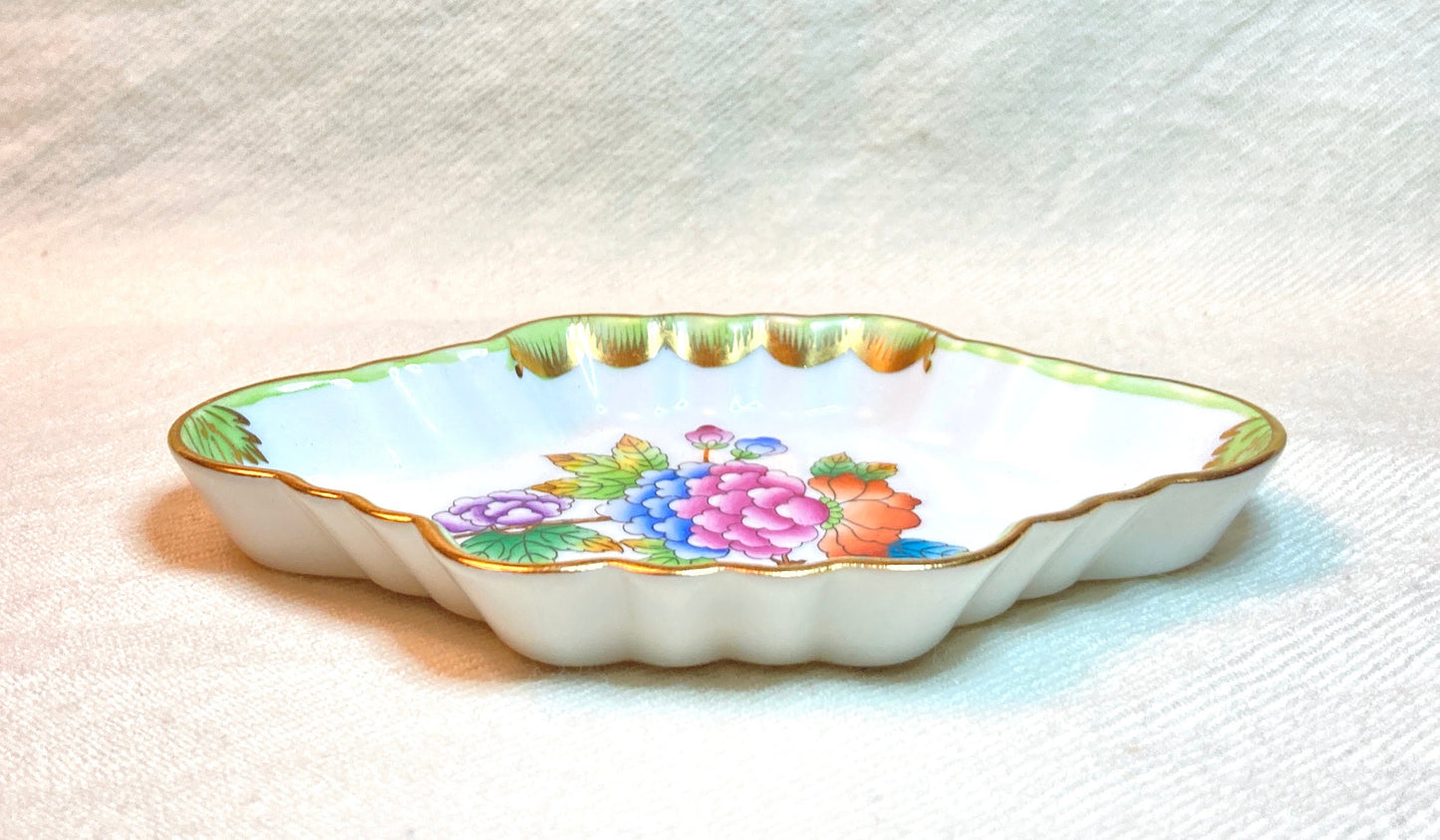 Herend Queen Victoria Green trinket dish/pin dish/tray,Handpainted in Hungary, #7737 VBO,excellent condition