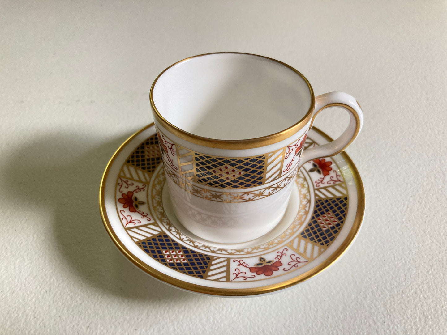 Stunning Royal Crown Derby "Derby Boarder" demitasse /espresso coffee cups and saucers, Y1976, made in England, highly collectible