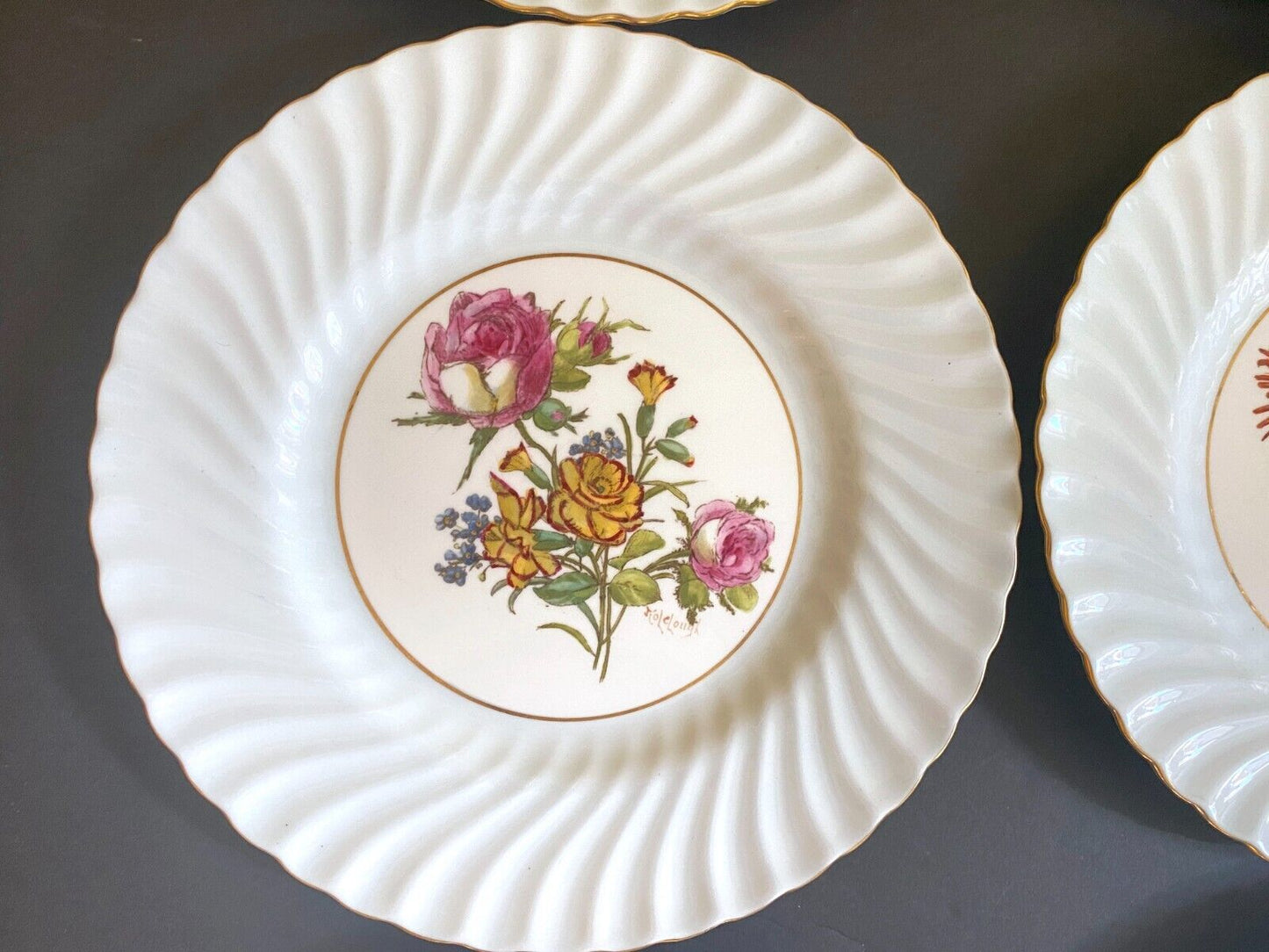 Minton England cabine plates with handpainted floral, artists signed, excellet!