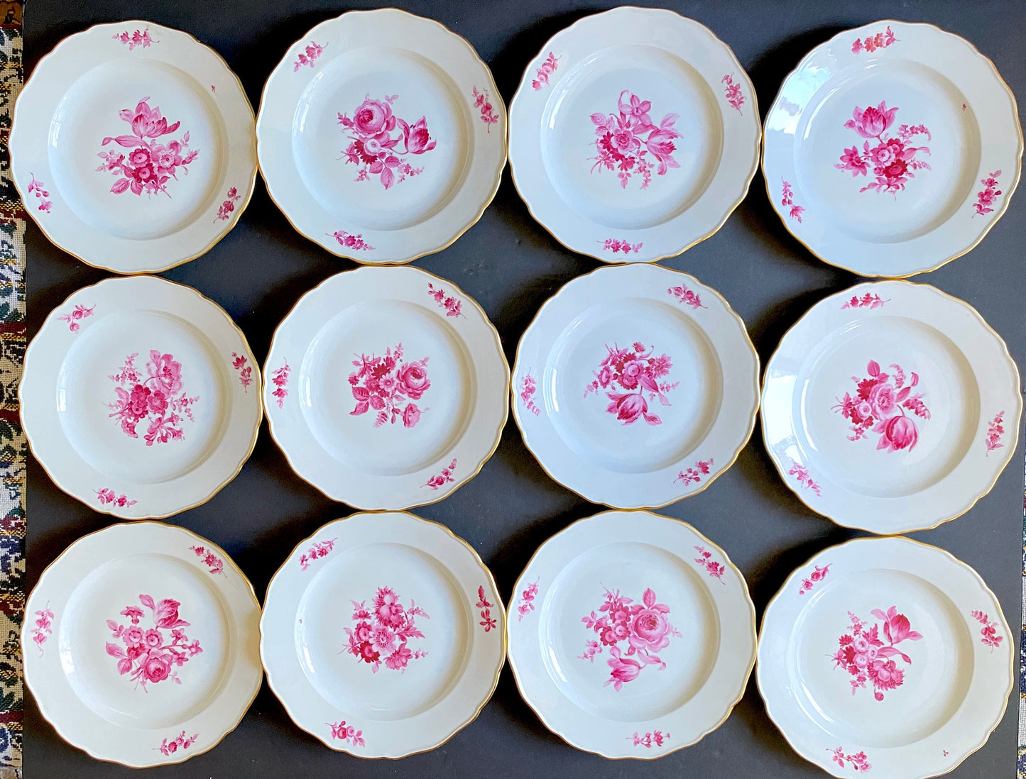 Gorgeous MEISSEN "flower boutique " Purple dinner service set, gold rim, Set of 12, 1st choice, excellent