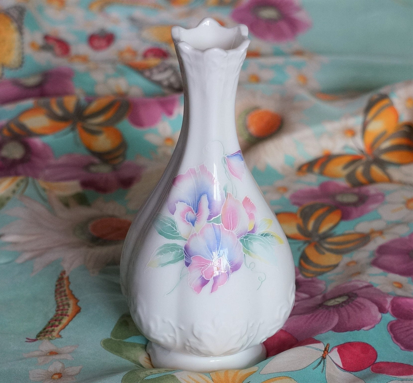 Aynsley Little Sweetheart VICTORIAN VASE bone china, made in England