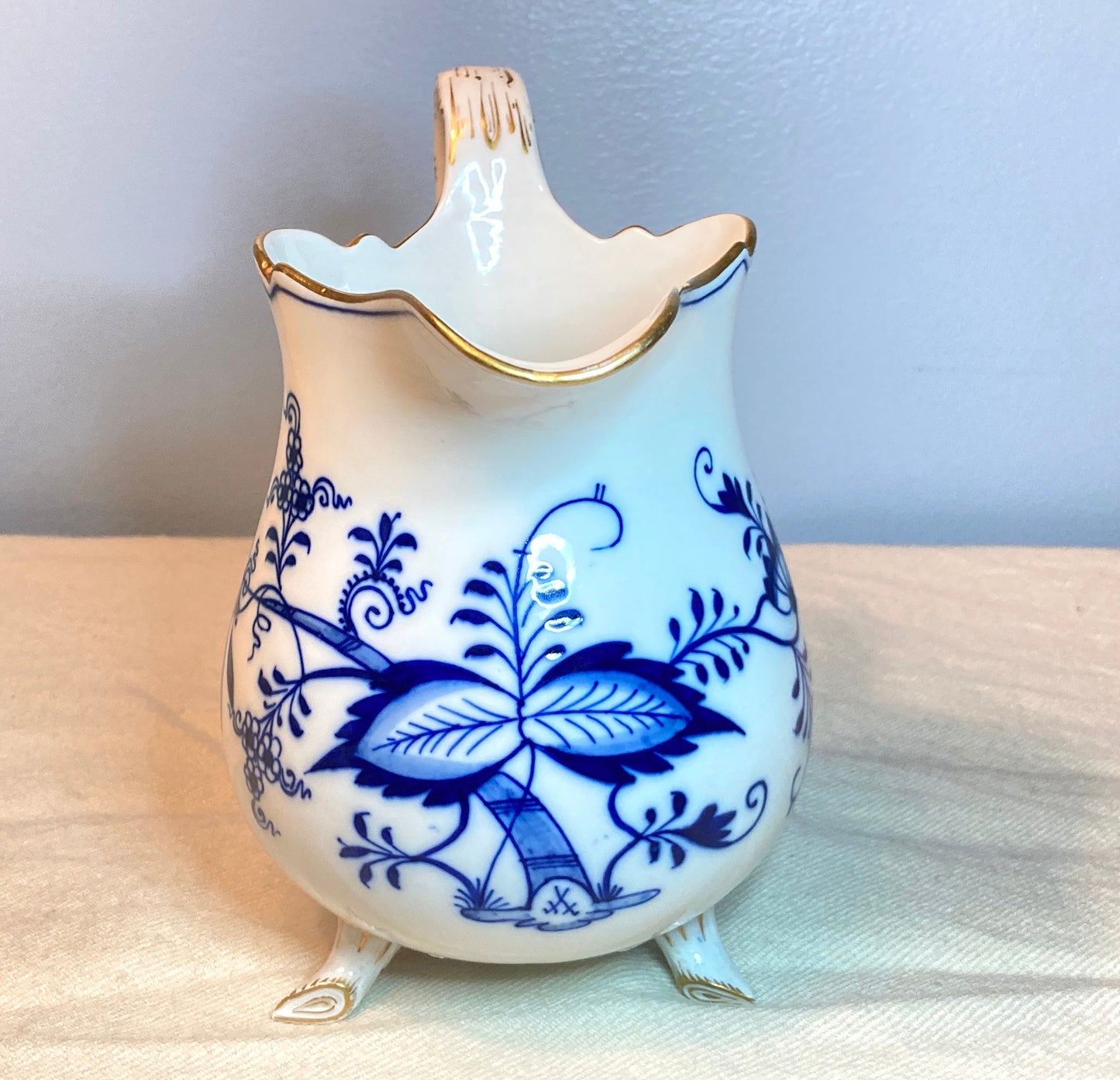 Antique Meissen Blue Onion footed pitcher/milk jug/creamer, gilt decoration, cross swords mark, circa 1860, 1st choice, excellent