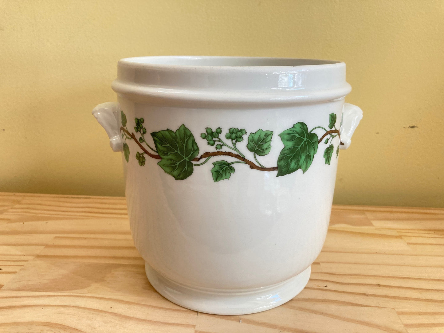 De Paris cachepot, Napoleon III style, grape vine motif, made in France, 7'' H, excellent condition