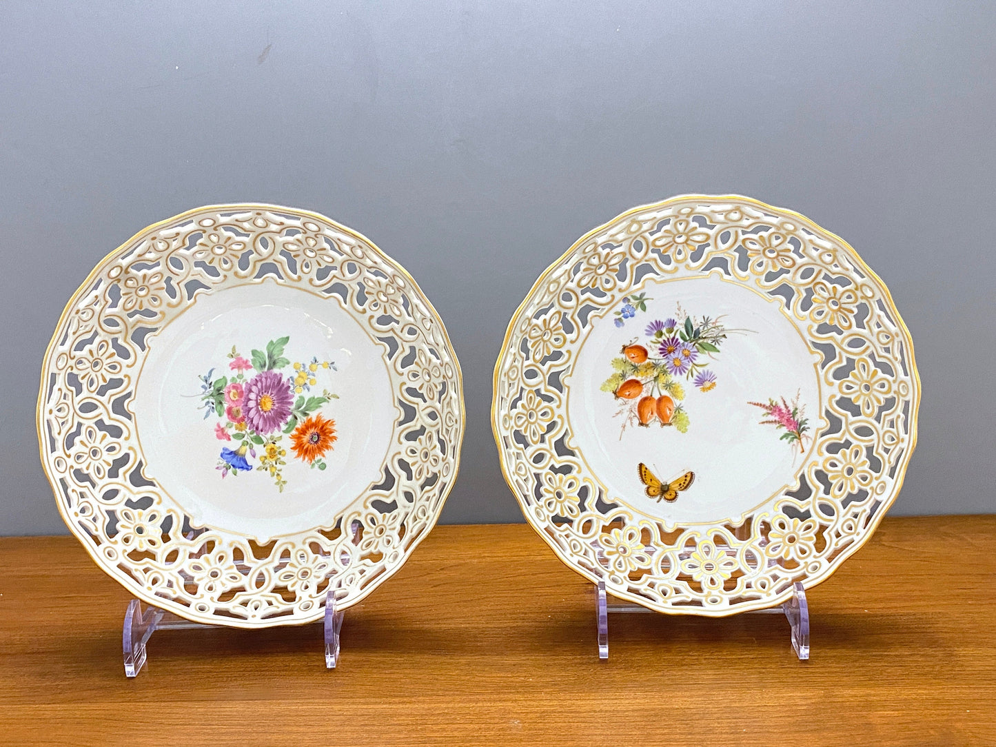 Pair of Meissen Reticulated bowls, hand- painted flower, gold accents, 1st quality, 20 century, mint condition