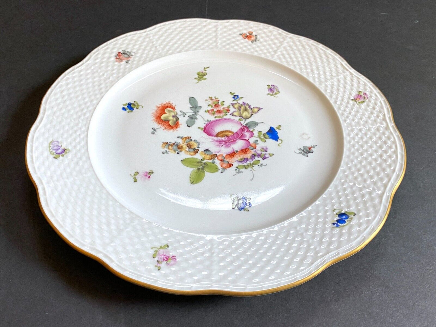 Set 4 Herend "Bouquet of Flowers" (BHR 527) dinner plates ,hand-painted flower