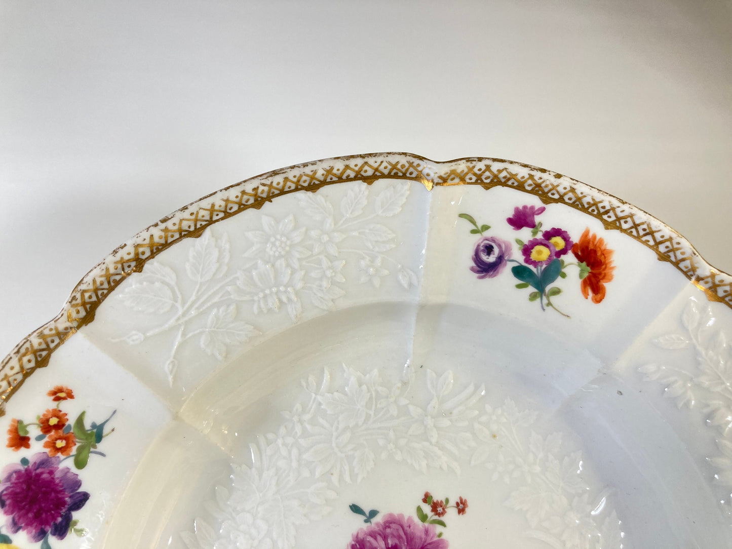 Set of 4 Meissen (1774-1815) floral painting and gold rimmed bowls/deep plates, hand-painted, relief floral pattern, 1st quality,collectible