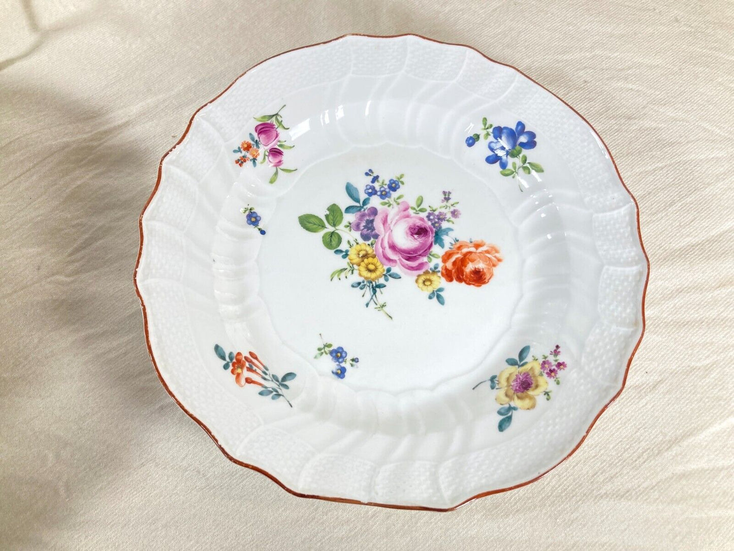 Set of 7 x antique Meissen (1725-1774 ) rimmed plates, flowers paintings, 1st