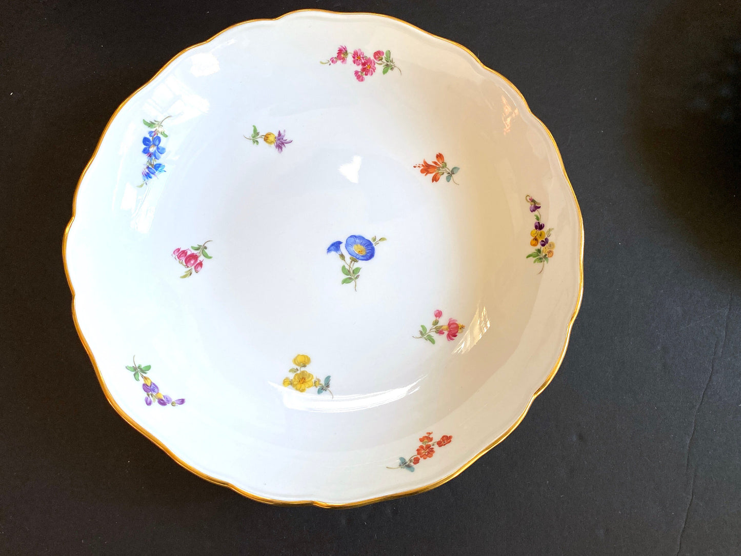 1920s Meissen round bowl, 9.75 inches, decorated with scattered flowers and gilt rim, 1st quality, excellent condition