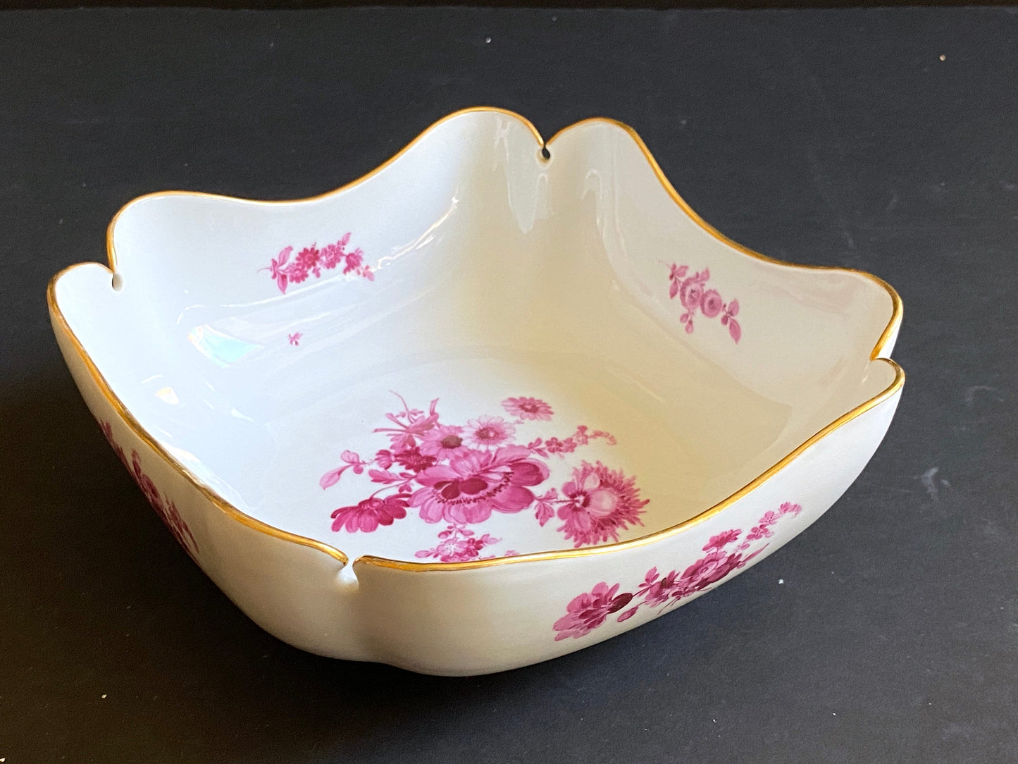 Gorgeous MEISSEN "flower boutique " Purple square serving bowl, gold rim, 1st choice, excellent