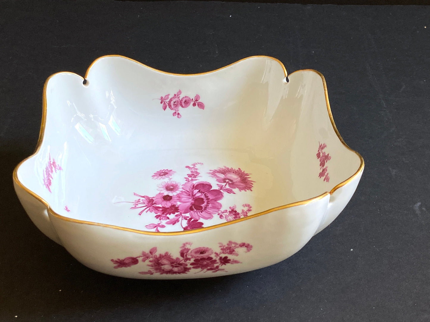 Gorgeous MEISSEN "flower boutique " Purple square serving bowl, gold rim, 1st choice, excellent