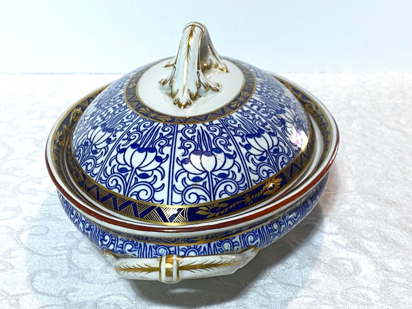 Antique Royal Worcester English Porcelain Blue and White "Royal Lily " lidded tureen, Circa 1906