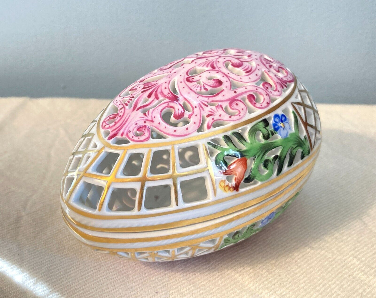 Herend Reticulated Egg form covered bonbon Box / Trinket box, No. 6048/C, mint