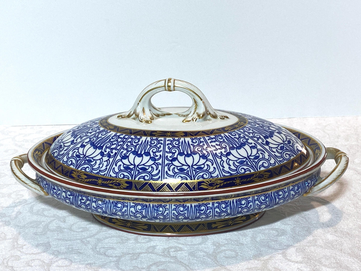 Antique Royal Worcester English Porcelain Blue and White "Royal Lily " lidded tureen, Circa 1906