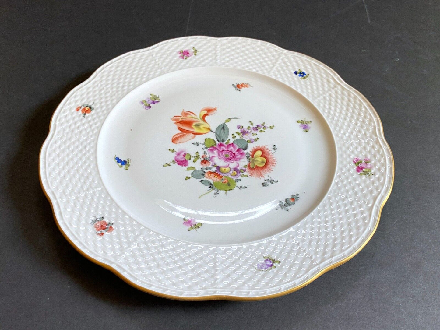 Set 4 Herend "Bouquet of Flowers" (BHR 527) dinner plates ,hand-painted flower