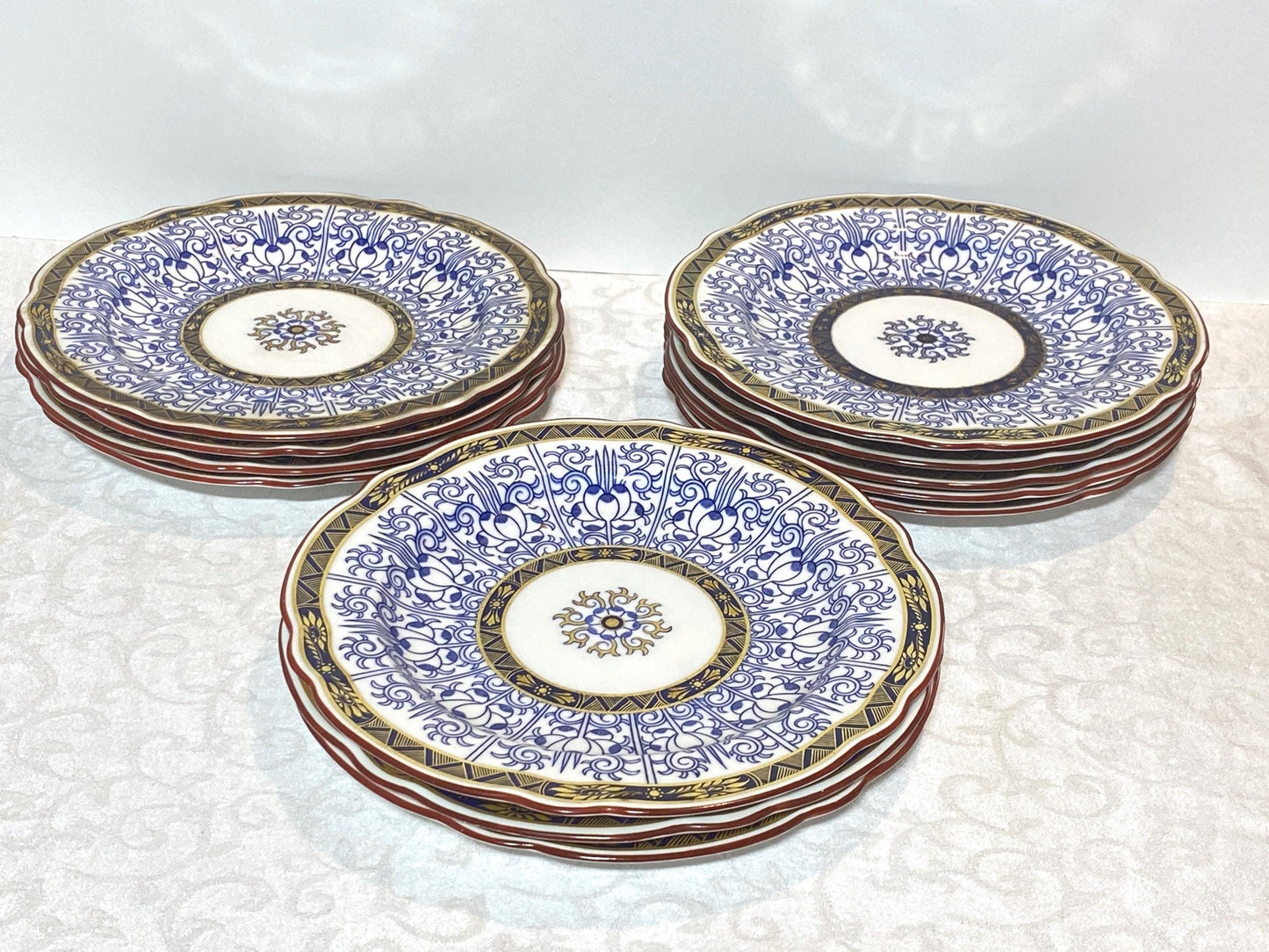 Antique Royal Worcester English Porcelain Blue and White "Royal Lily " dinner plates, set of 12, rare scalloped edges,Circa 1906,