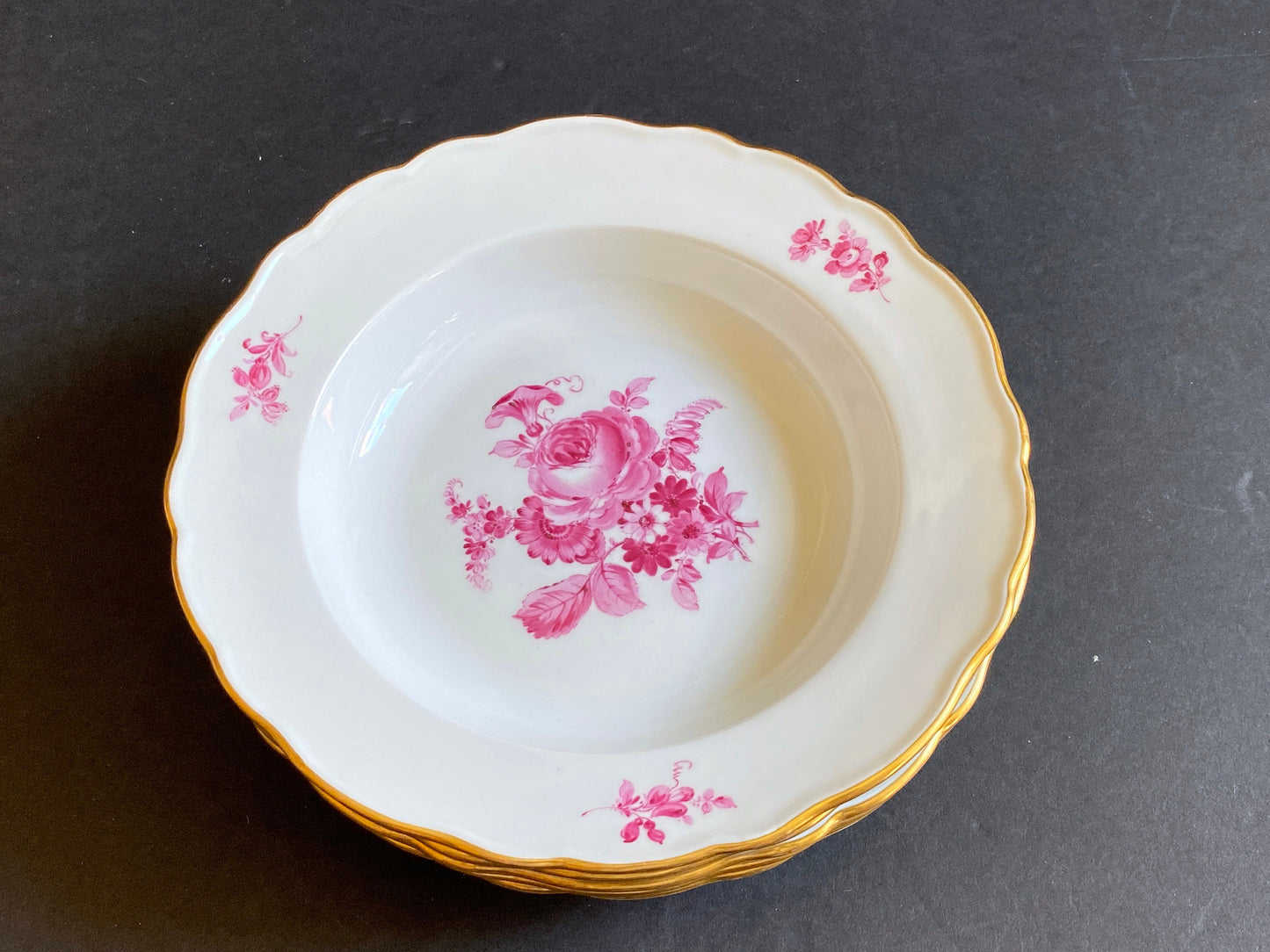 Gorgeous MEISSEN "flower boutique " Purple rimmed soup bowls, gold rim, set of 5, 1st choice, excellent