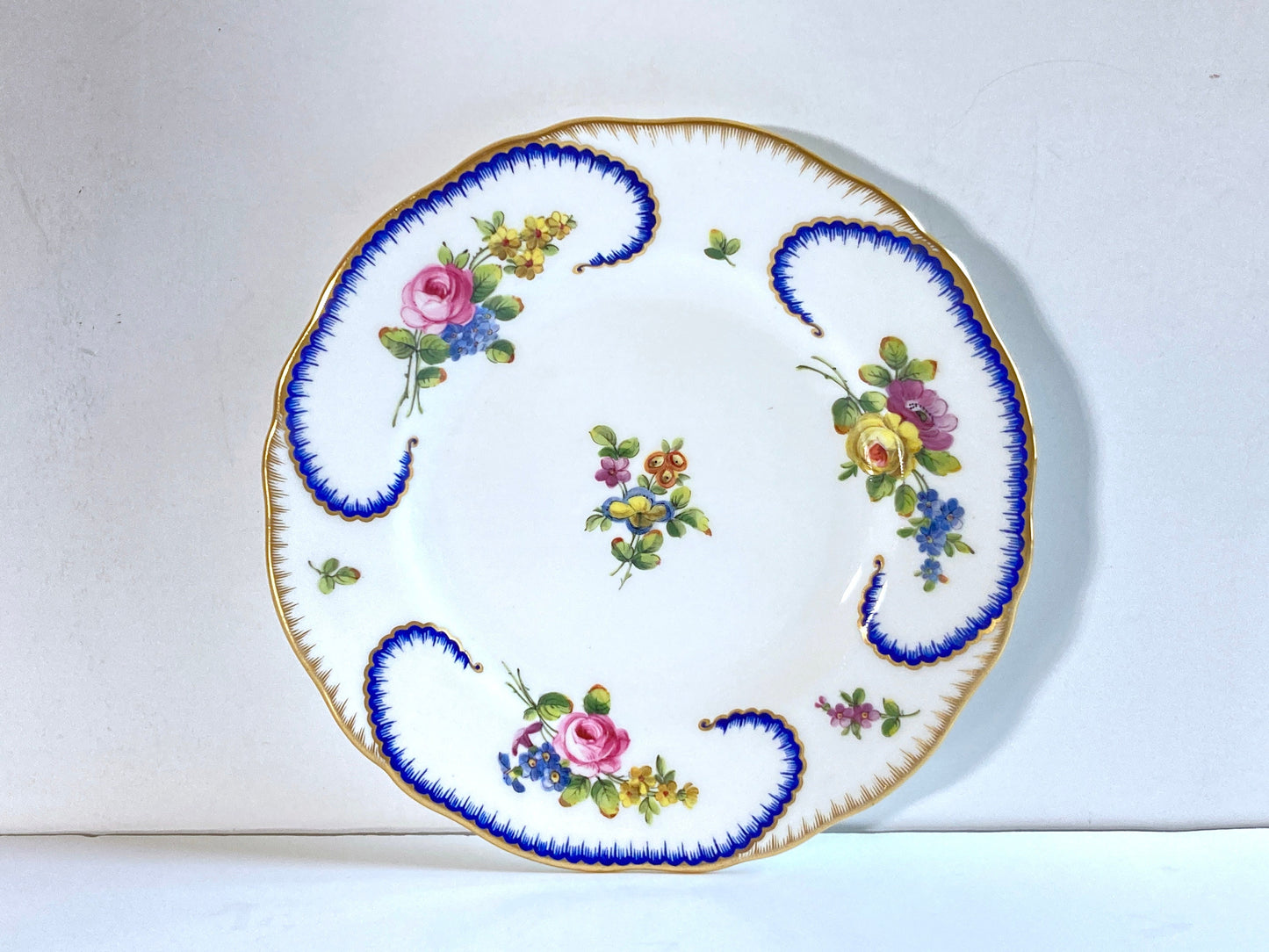 Set of 6 Minton after Sevres "Feuille-de-Choux" plates, 8'', handpainted and gilt rim, bone china, ca. 1870s, exquisite