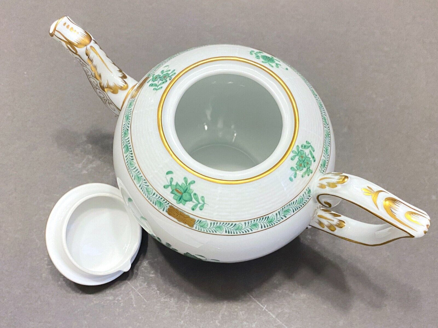 Herend "Chinese Bouquet" Apponyi teapot,,603/AV, 27 OZ. mint condition