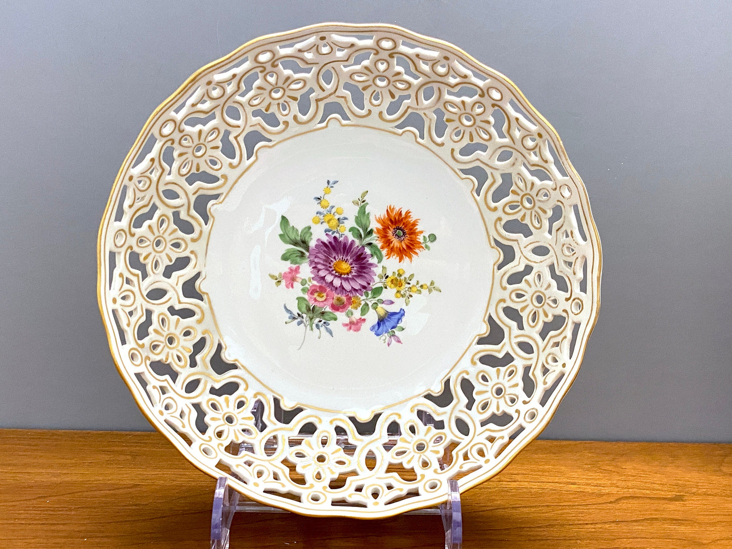 Pair of Meissen Reticulated bowls, hand- painted flower, gold accents, 1st quality, 20 century, mint condition