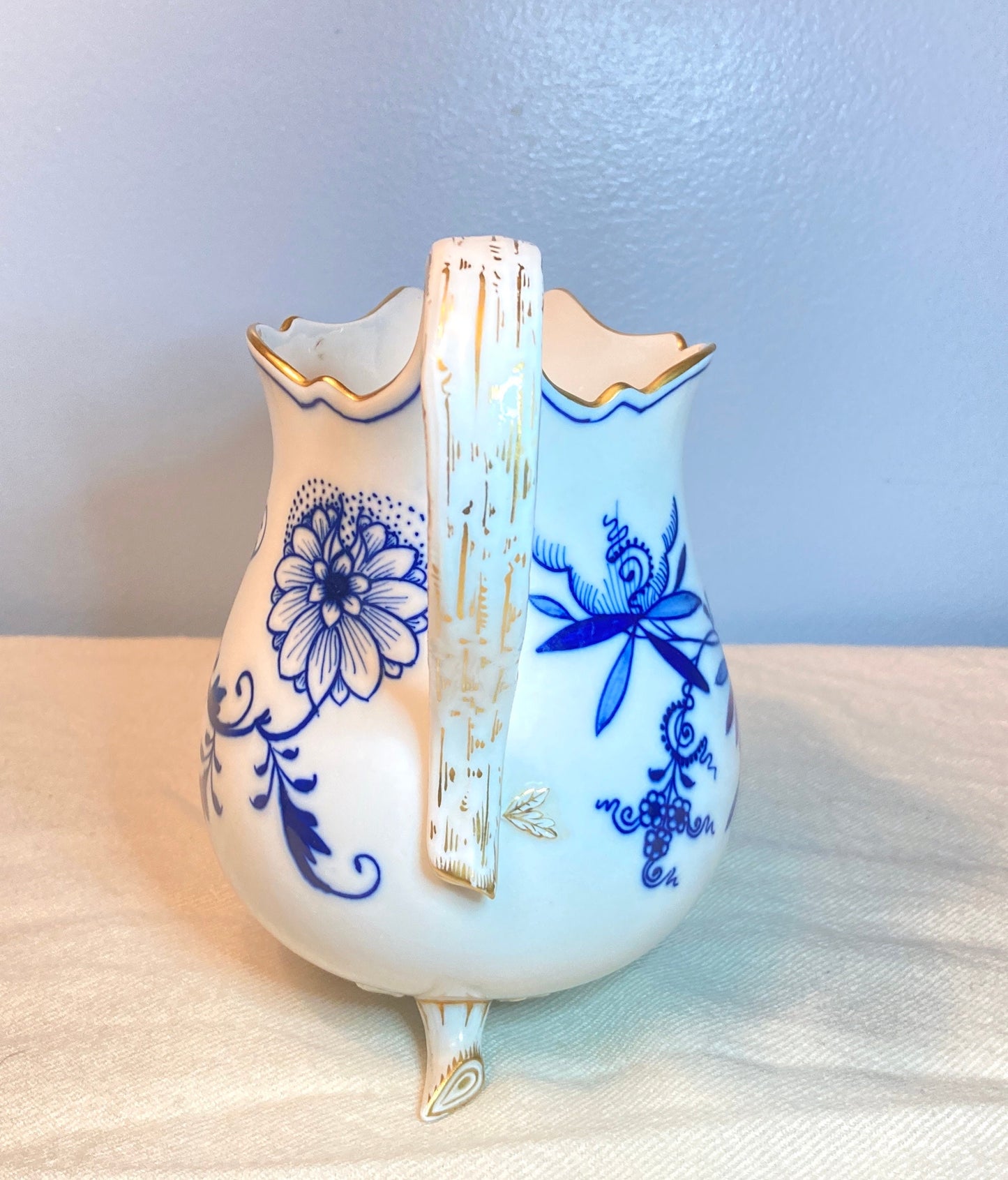 Antique Meissen Blue Onion footed pitcher/milk jug/creamer, gilt decoration, cross swords mark, circa 1860, 1st choice, excellent