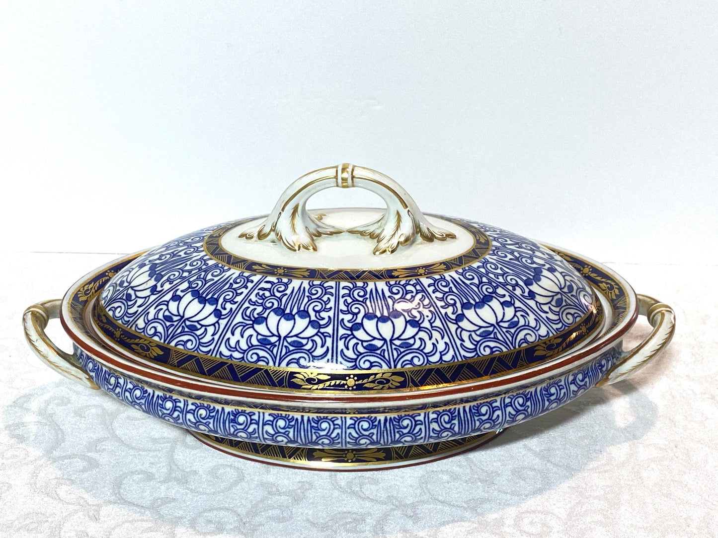 Antique Royal Worcester English Porcelain Blue and White "Royal Lily " lidded tureen, Circa 1906