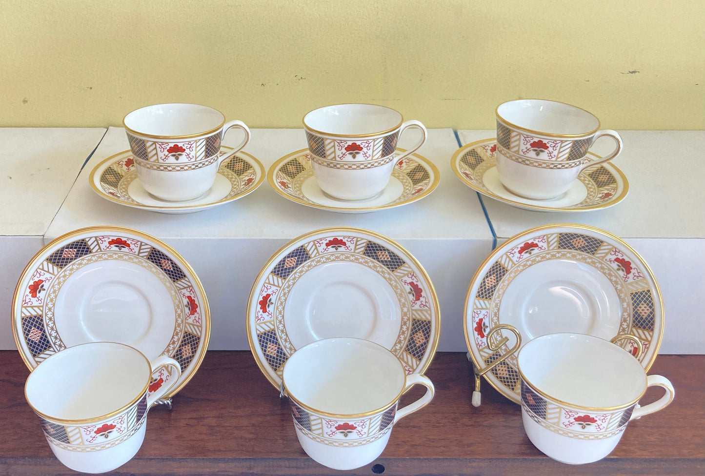 set of 6 Royal Crown Derby "Derby Border" bone china coffee/teacups w/ saucers. superb! like new condition!