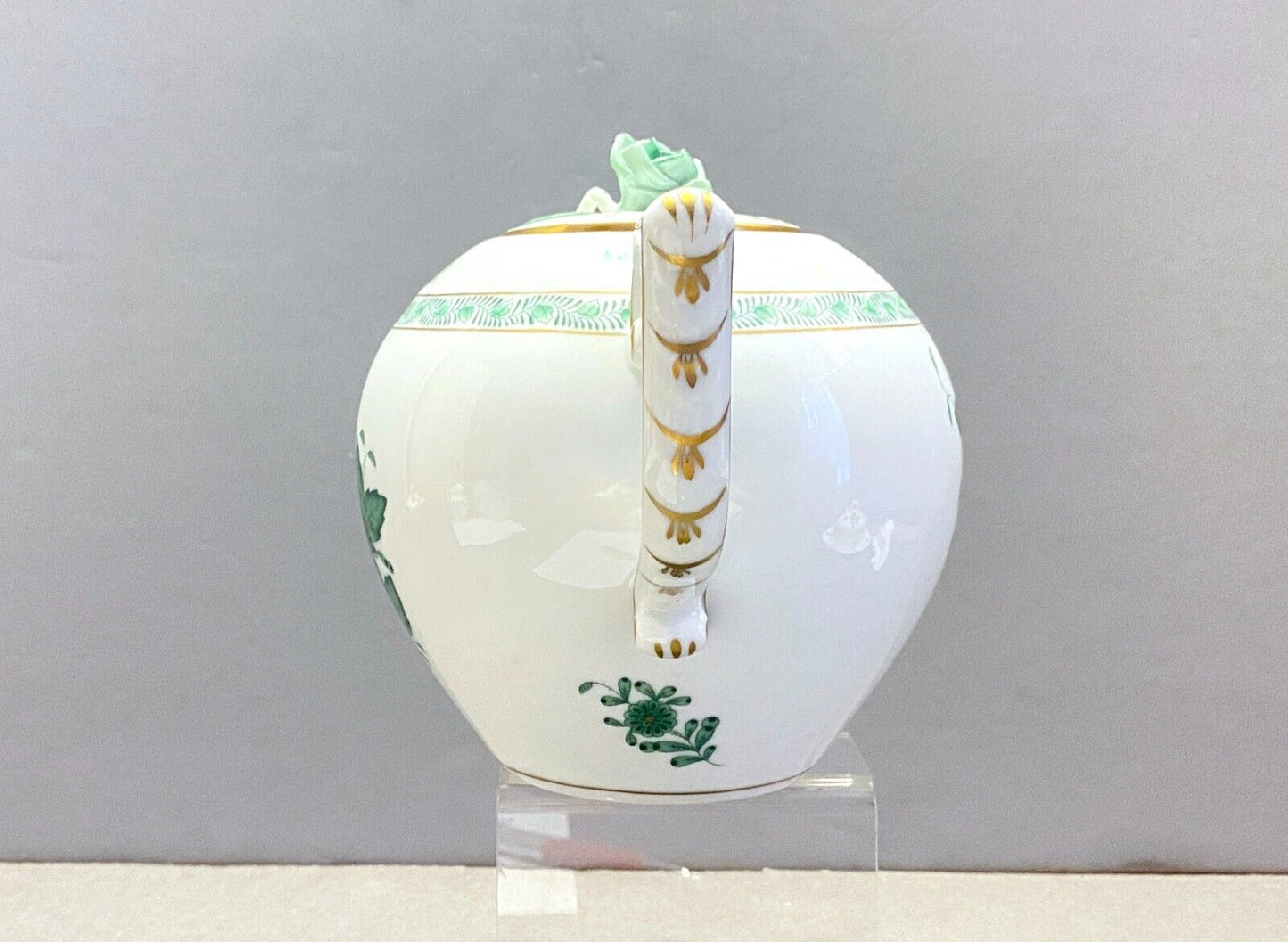 Herend "Chinese Bouquet" Apponyi teapot,,603/AV, 27 OZ. mint condition