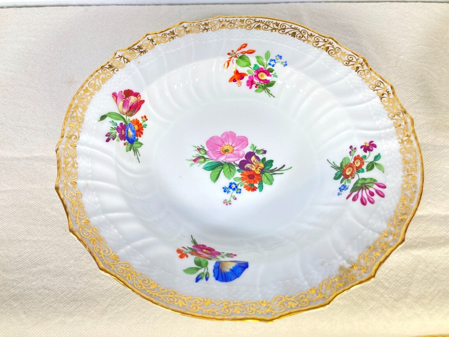 1830s 4 x KPM Berlin Rococo style bowls, flower painting and gilding rim, rare