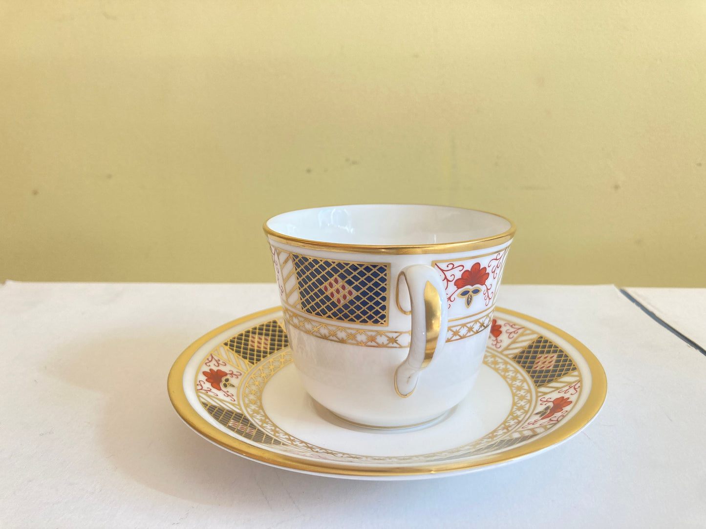 set of 6 Royal Crown Derby "Derby Border" bone china coffee/teacups w/ saucers. superb! like new condition!