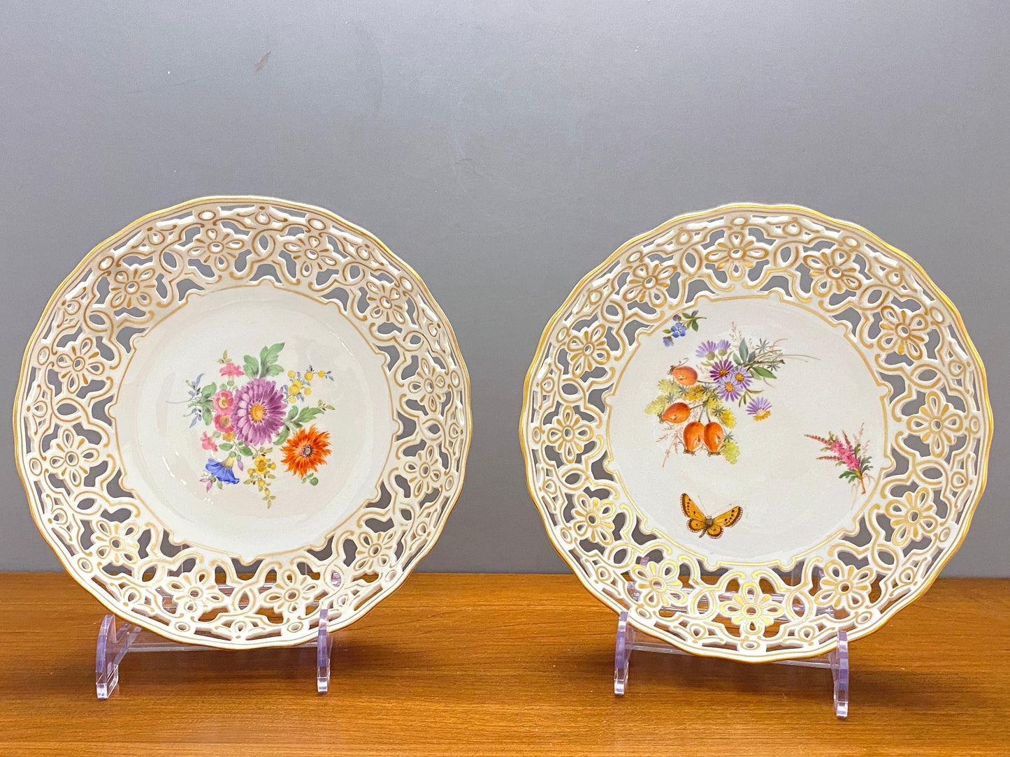 Pair of Meissen Reticulated bowls, hand- painted flower, gold accents, 1st quality, 20 century, mint condition