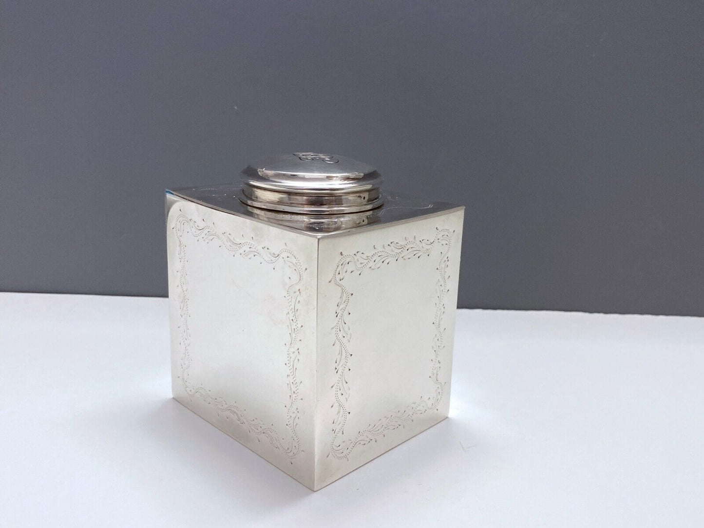 TIFFANY & CO Portugal Sterling Silver Cube shaped Tea Caddy,388g, very rare!