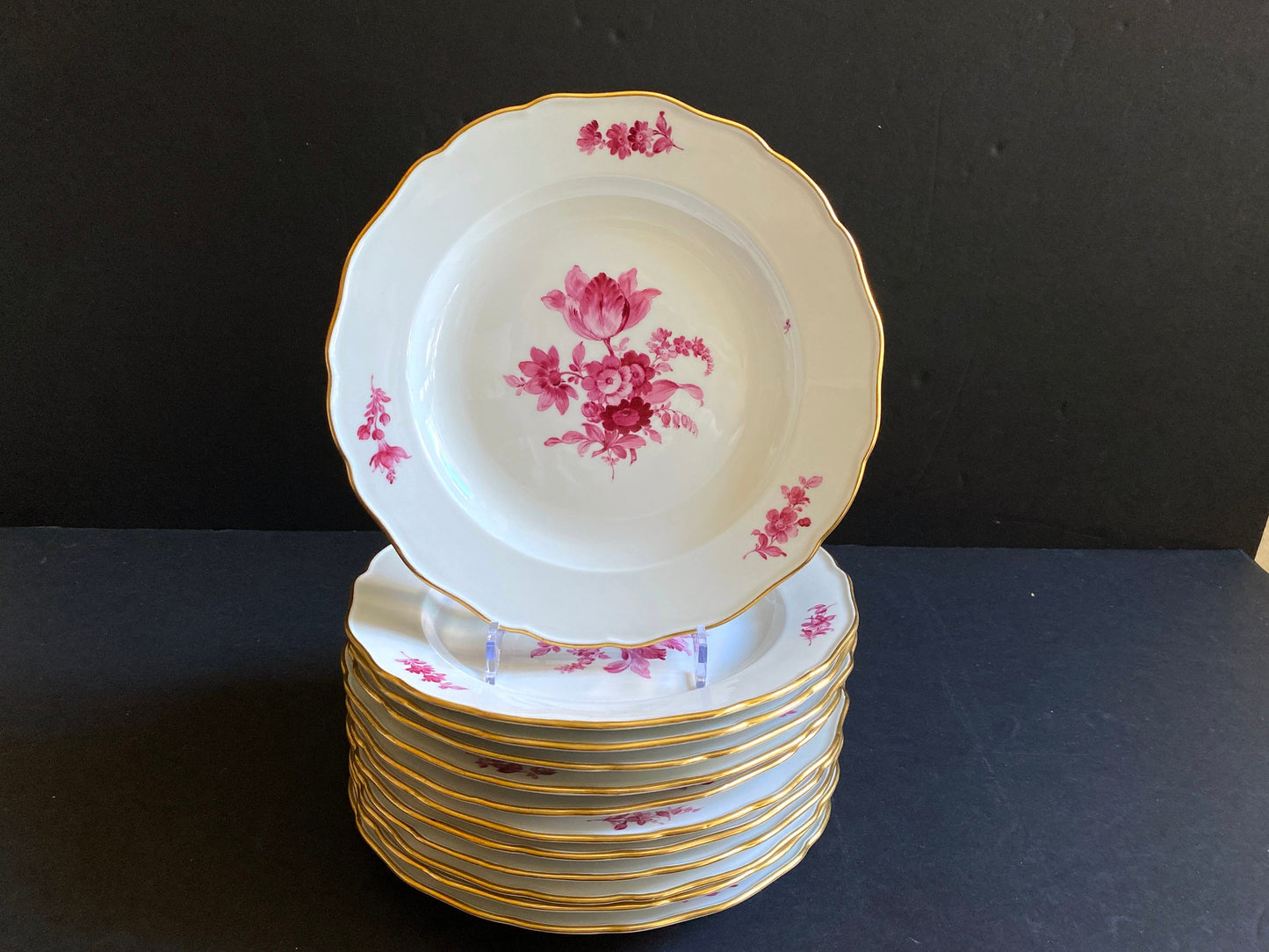 Gorgeous MEISSEN "flower boutique " Purple dinner service set, gold rim, Set of 12, 1st choice, excellent