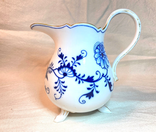 Antique Meissen Blue Onion footed pitcher/milk jug/creamer, gilt decoration, cross swords mark, circa 1860, 1st choice, excellent