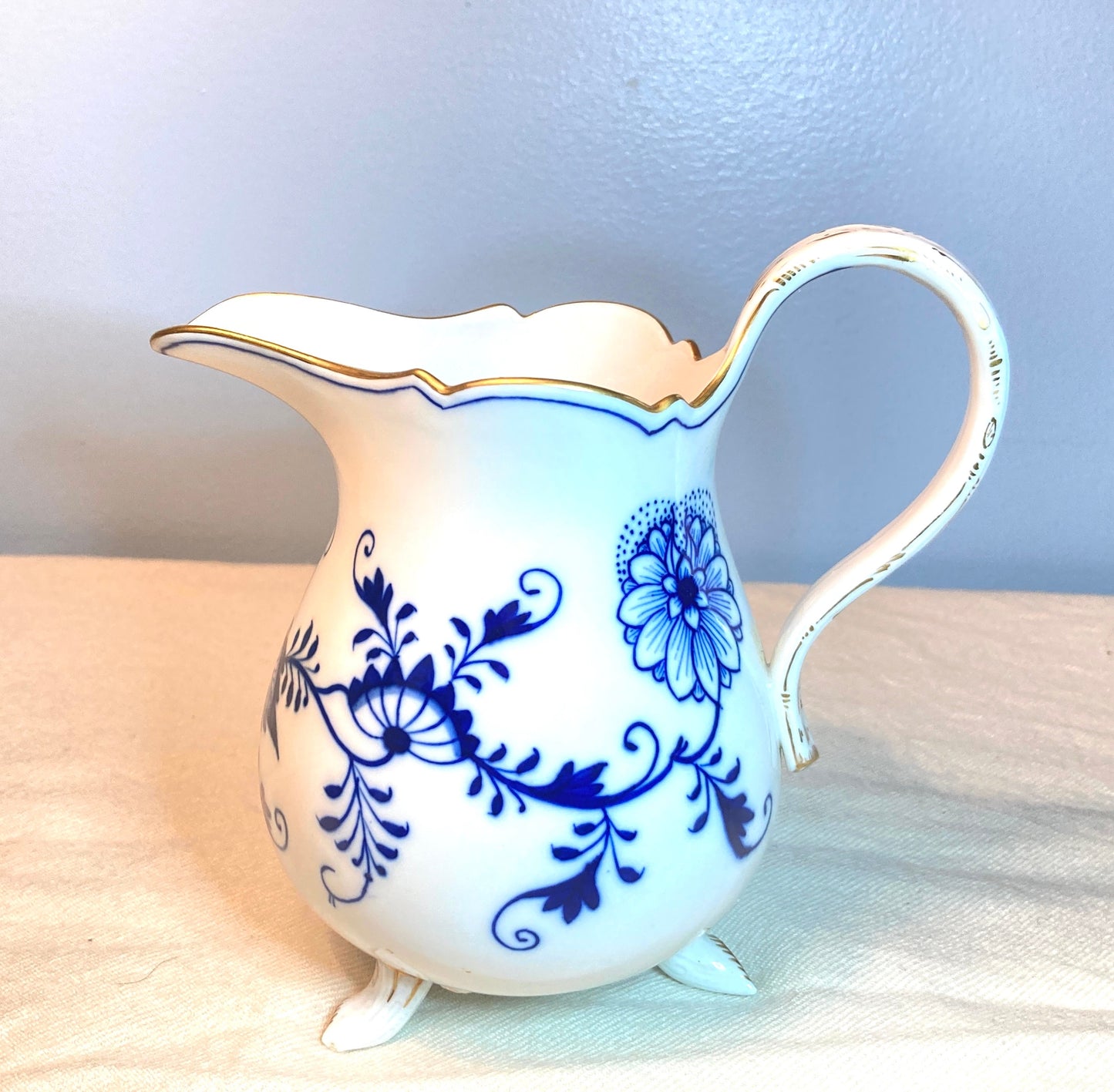 Antique Meissen Blue Onion footed pitcher/milk jug/creamer, gilt decoration, cross swords mark, circa 1860, 1st choice, excellent