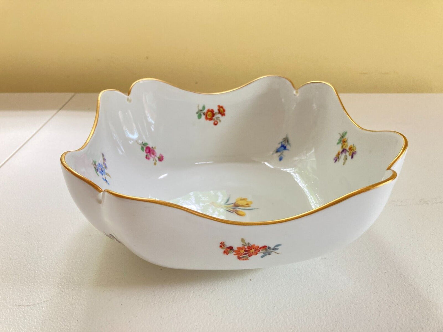 Meissen (1924-1934) large scalloped square serving bowl, gold rim, mint