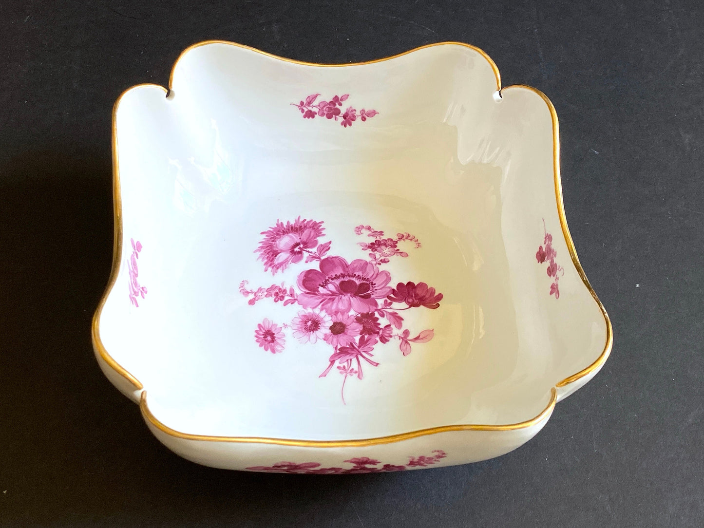 Gorgeous MEISSEN "flower boutique " Purple square serving bowl, gold rim, 1st choice, excellent