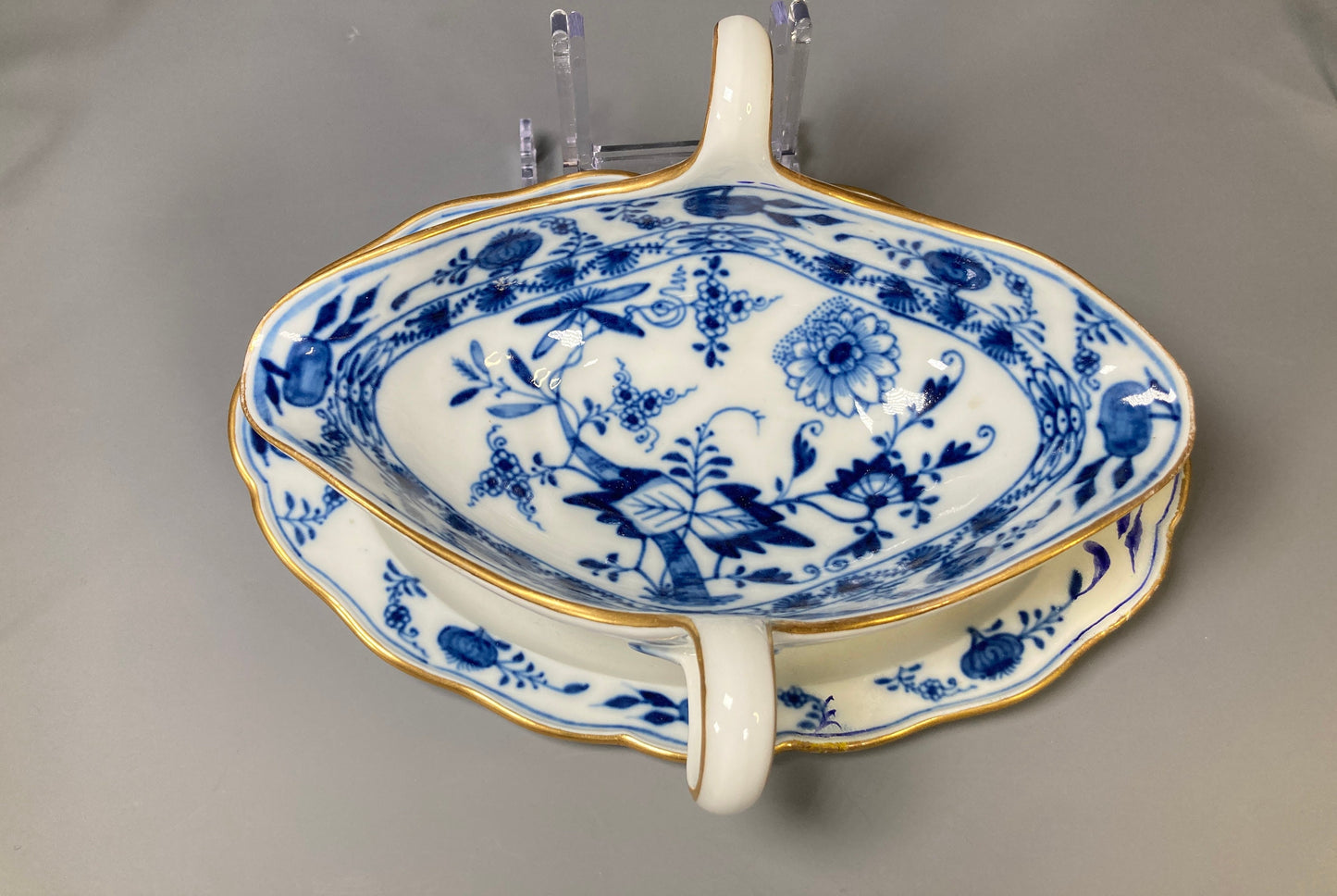 Antique Meissen Blue Onion gravy boat with attached underplate, gold rim, cross sward mark, circa 1860, 1st choice