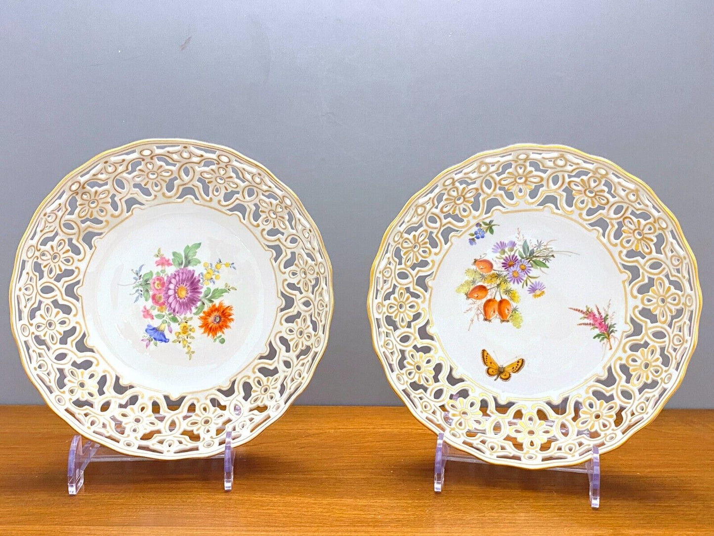 Meissen Reticulated bowls, hand-painted flower, gold accents, 1st choice